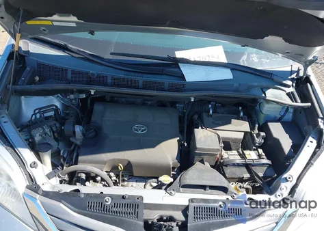 2014 Toyota Sienna Xle 7 Passenger z USA, uszkodzony, nr VIN 5TDDK3DC5ES076299